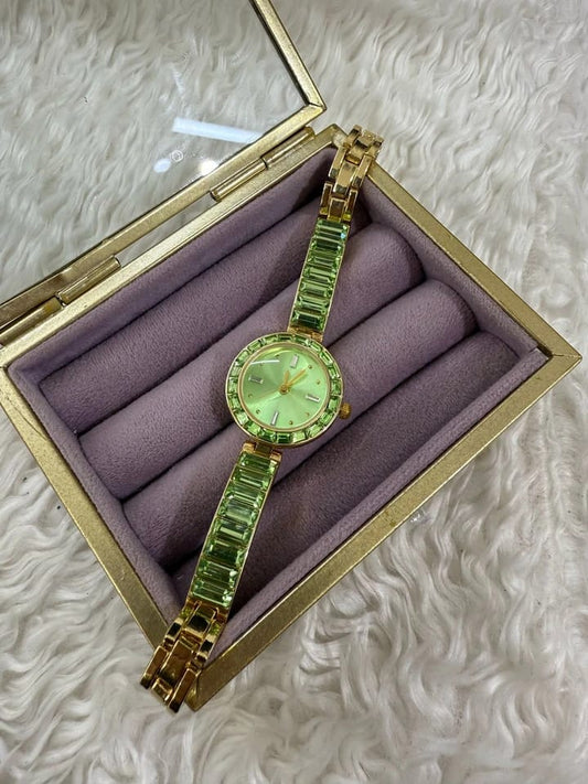 Swarovski Fıstık Yeşili Taş Detaylı Kadın Kol Saati★★★★★