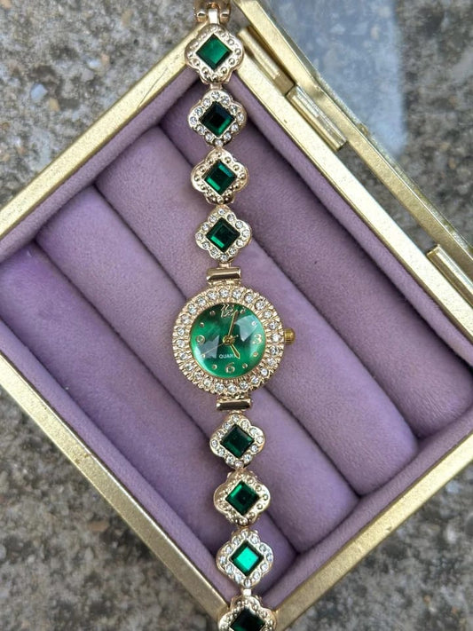 Zümrüt Yeşil Taş Detaylı Kadın Kol Saati★★★★★