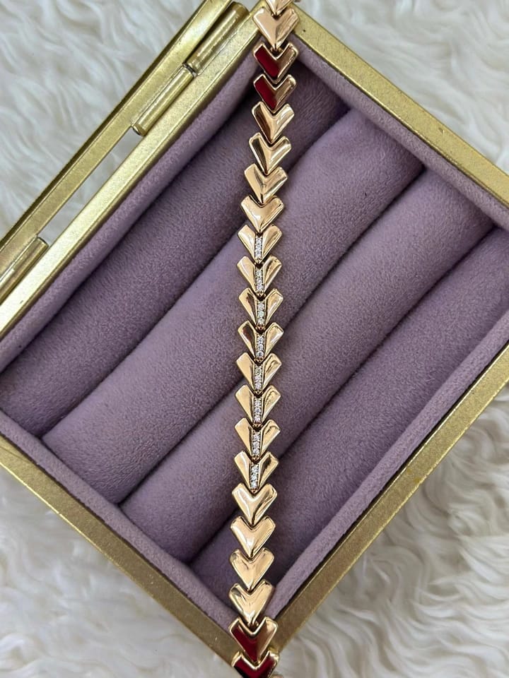 Xuping Vdesenli taş detaylı★★★★★